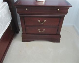 PAIR OF NIGHTSTANDS
