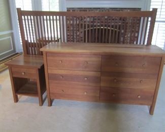 KINGSIZE  BED HEAD AND FOOT BOARD DRESSER AND PAIR OF NIGHTSTANDS