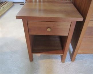 PAIR OF NIGHTSTANDS