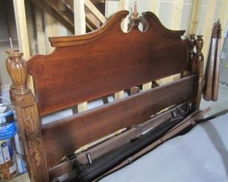 KINGSIZE 4 POSTER BED