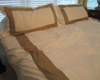 KINGSIZE MATTRESS AND LINENS
