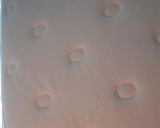 WESTIN HEAVENLY BED KINGSIZE MATTRESS AND BOXSPRING