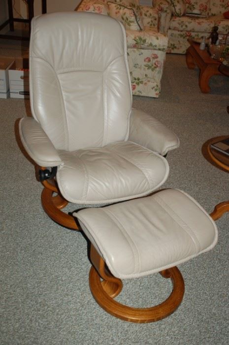 Leather/teak swivel rocking chair with ottoman, Stressless, Ekorners - Norway, 30" W x 24" D x 40" H
