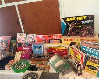 Large selection of vintage games