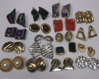 https://www.ebay.com/itm/114327024829	PR3014 USED VINTAGE LOT OF 18 COSTUME JEWELRY CLIP ON EARRINGS	Auction

