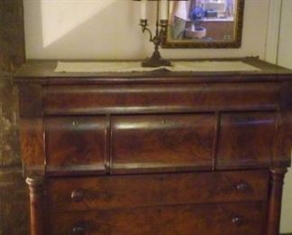 Finest Hand Made, American Empire Period Chest on chest of Drawers.
In beautiful Mahogany Vaneers.