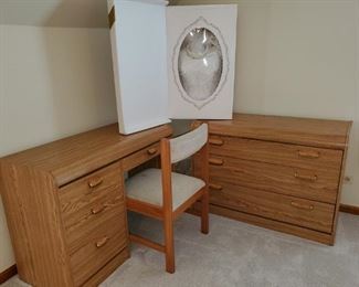 Student desk set , chest of drawers 