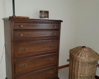 chest of drawers 