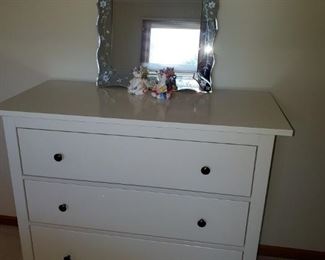 chest of drawers, matching nightstands 