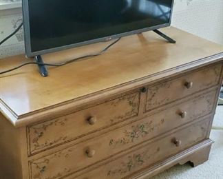 LG TV - 32" $50...now $25!
42" long x 17" deep x 24" tall Lane chest
Was $200....FRIDAY now $100!