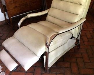 Contemporary lounge chair