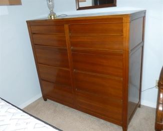 Nice mid-century multi-drawer dresser