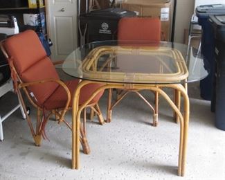 Rattan table & 2 chairs