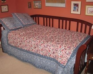 $200.00, Trendle bed with or without linens same price, excellent condition
