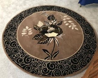 Gorgeous Round 5'10" wool blended rug