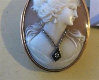 Antique 14 kt. gold cameo diamond brooch/pendant.