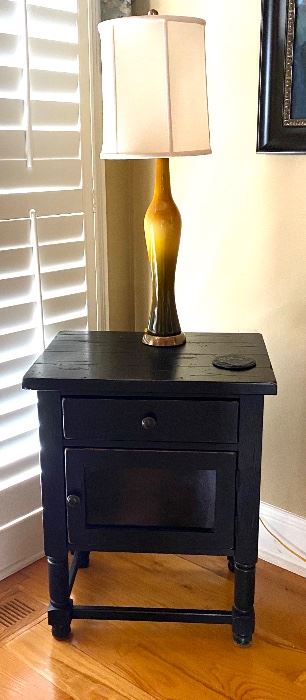 Black accent table and decorative lamp