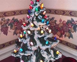 MUSICAL Vintage Ceramic Christmas Tree