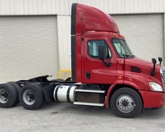 2015 Freightliner Cascadia Road Tractor Day