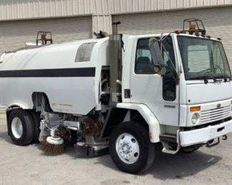 2000 Sterling SC-8000 Sweeper
