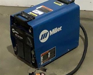 Miller XMT 304 cc/cv Welder