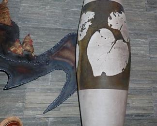 LARGE POTTERY VASE WITH LEAVES