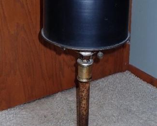 BARREL SHADE LAMP