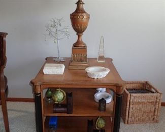 TIERED SIDE TABLE / HOME DECOR