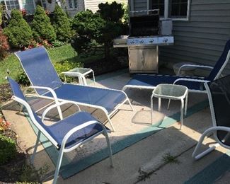 2 Outdoor Chaise Lounge Chairs, 1 Side Chair & 2 Glass-top End Tables