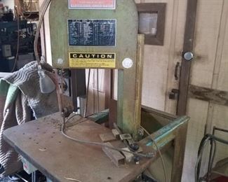 Rockwell Roll in Band Saw presale priced $900 , works as it should, needs cleaning up. 