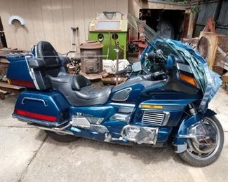 Gold Wing 1994 , presale priced at $1500 93k miles