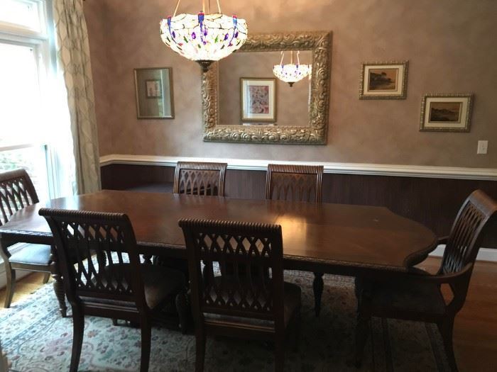 Beautiful Bernhardt Embassy Row dining table including two leaves. Two arm chairs and four side chairs included. 