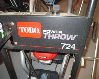 Toro Power Throw 724 Snowblower