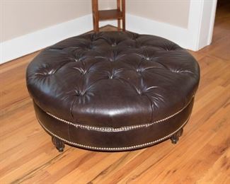 Flexsteel Leather Round Ottoman 39”D