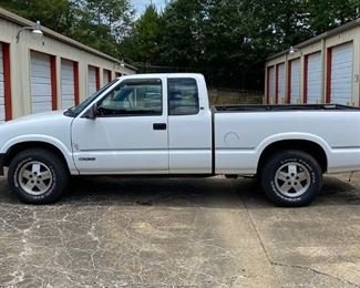 1996 Chevrolet S10 long bed pick-up truck
253,015 miles, New battery
Needs tires and brakes
Will make a great work truck
$999.00 Call Diane to Purchase 205 799-4166