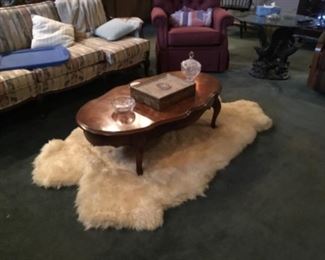 Coffee table, great rug 