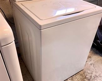 An alternate view of the Whirlpool washer.
