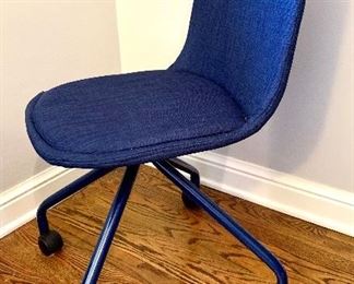 Great little office chair.  Perfect for the virtual learner!