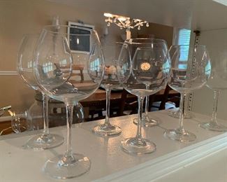 Set of 10 wine glasses.
