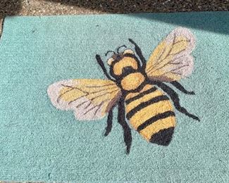 BEE-utiful mat!