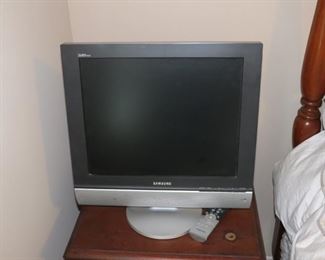 SMALL SAMSUNG TV.