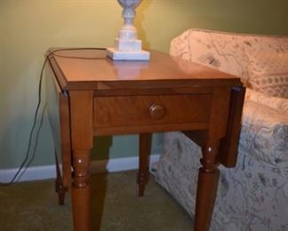 A closer look at this Gorgeous Kentucky Colonial Furniture hand made in the 1950's by Ralph Jordan who founded Kentucky Colonial Furniture in 1946. Atop the table sits a Beautiful Vintage Alabaster Table Lamp