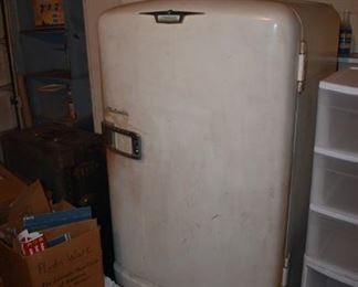 Working Antique Crossley Shelvinator Refrigerator in Beautiful Condition