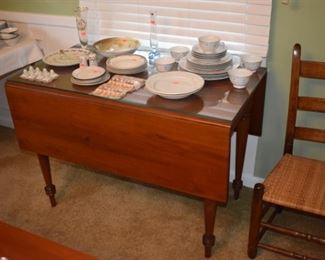 1800's Drop Leaf Walnut Table in Beautiful Condition!