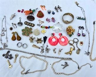 Vintage large lot of jewelry 