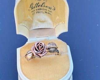 14k yellow gold rose motif ring in vintage Bakelite ring box 