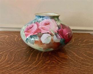 $40 Decorative flower vase.  7.5"H x 11"W