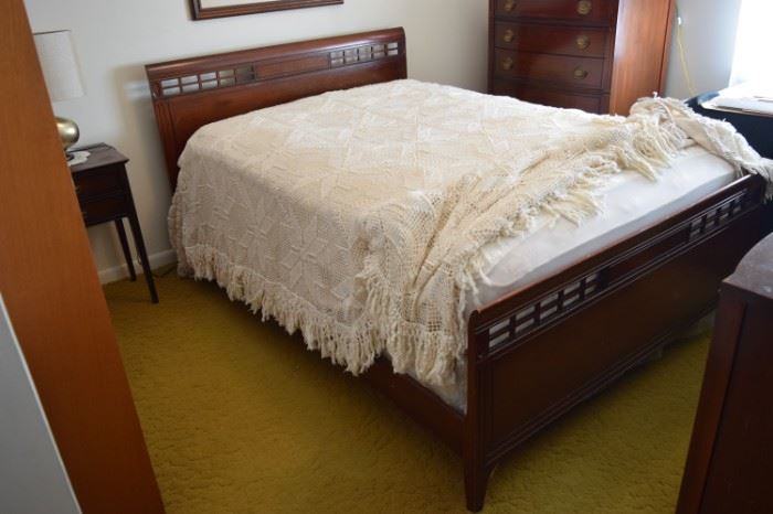 Drexel Antique Mahogany Bed 56" W X 80" L