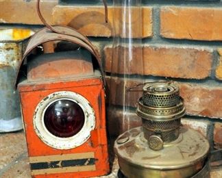 Antique Railroad Caboose Lantern, Brass Aladdin Hurricane Oil Lamp Marked "Nu-Type Model B" With Wall Mount Bracket