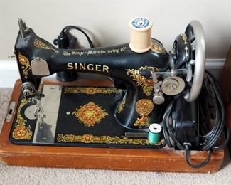 Antique Portable Electric Singer Sewing Machine With Foot Pedal And Wood Carrying Case